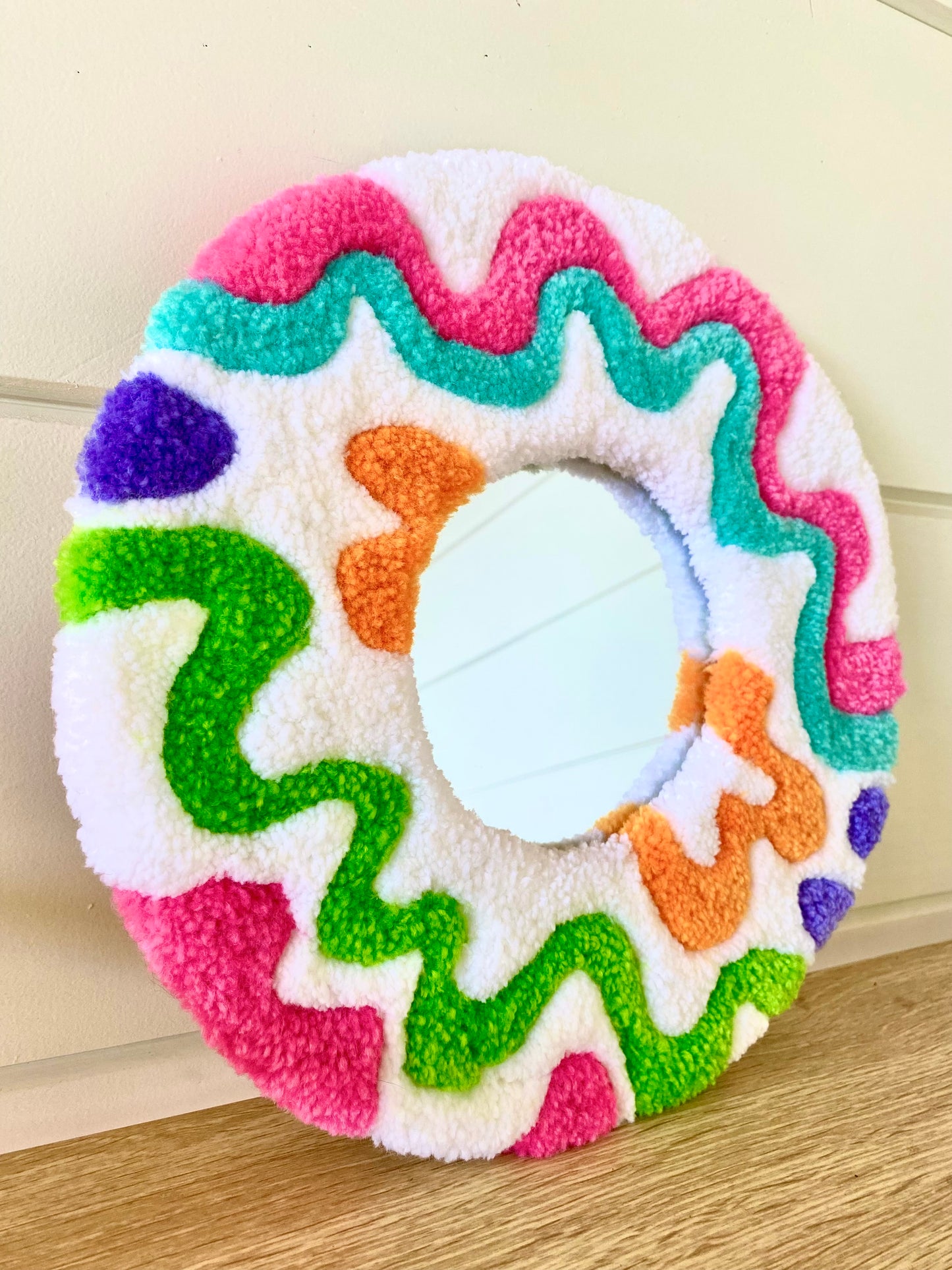 Happy retro 3D design tufted mirror