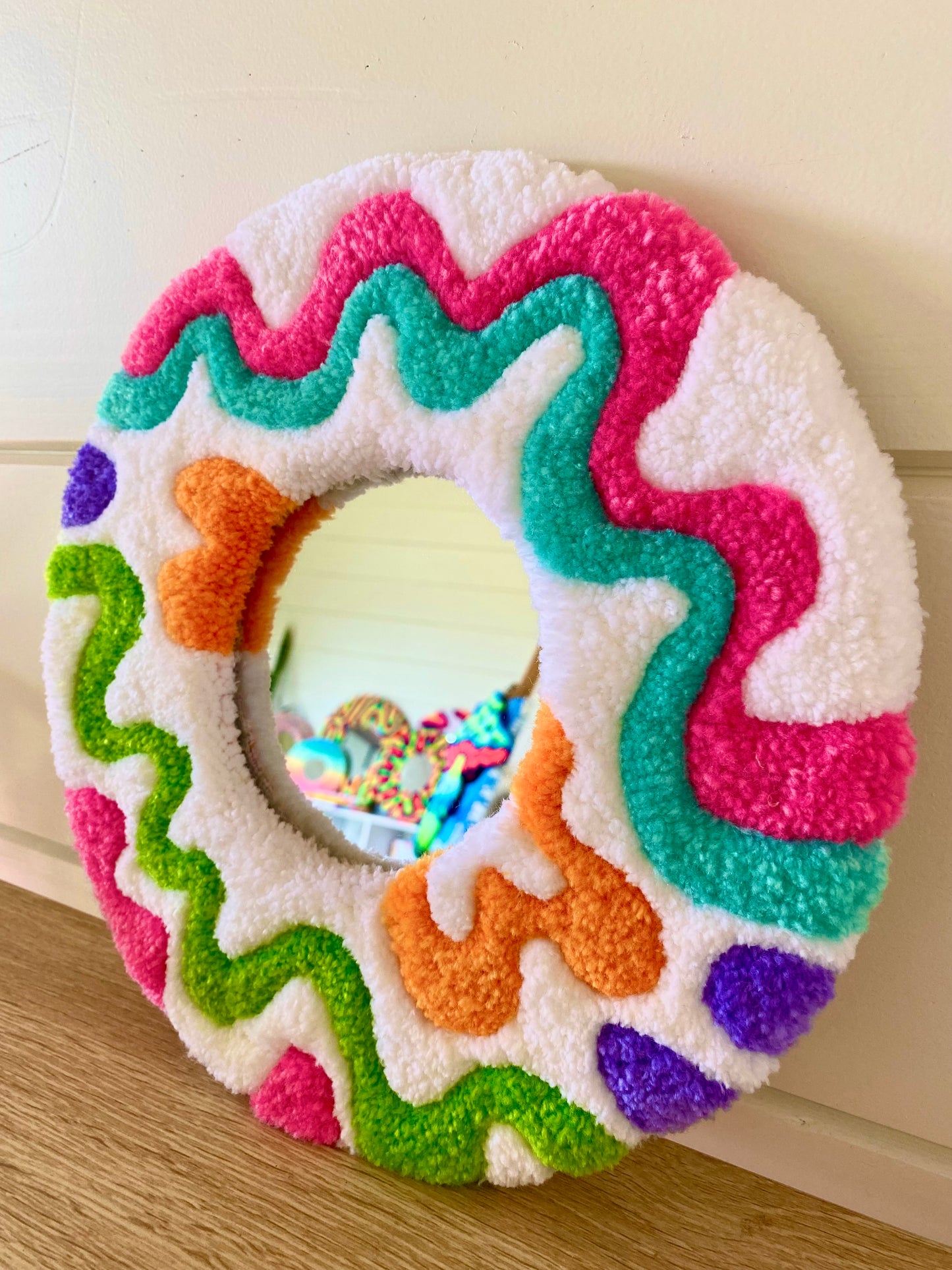 Happy retro 3D design tufted mirror