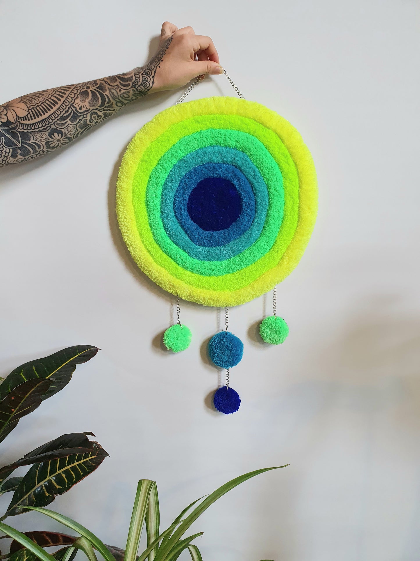 Rippled round neon wall hanging