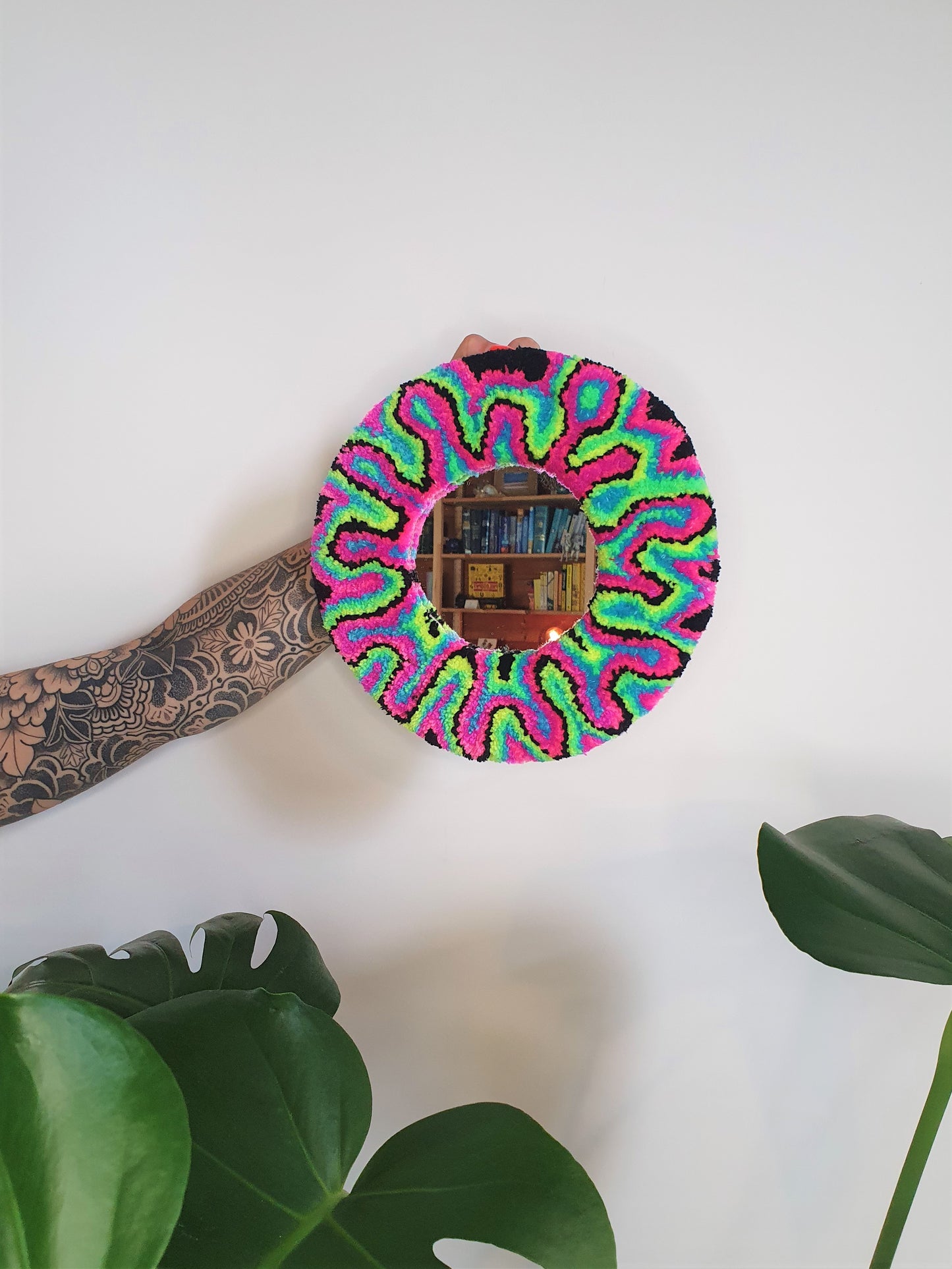 Miniature round mirror in neon and black